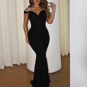 Black, elegant, classy body Cohen long dress